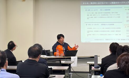 東庄町役場職員向け勉強会でドローン活用について説明する様子（2026年4月20日撮影）