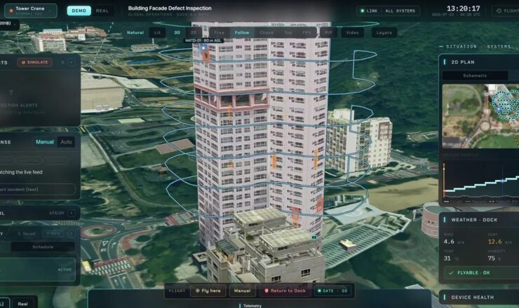 ドローン点検システム「DIMS」の操作画面。高層の建物を囲む飛行経路と、見つかった傷みの印が表示されている