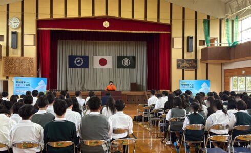 匝瑳高校1年次の生徒を対象とした講義の様子